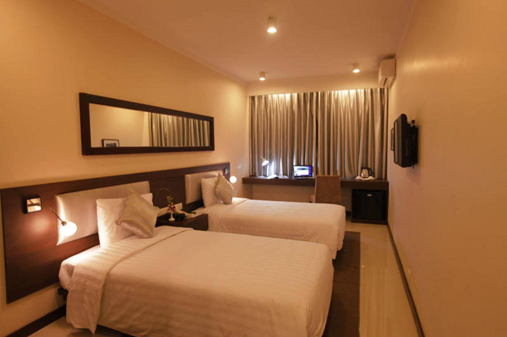 Hong Ha Hotel Hanoi Exterior photo